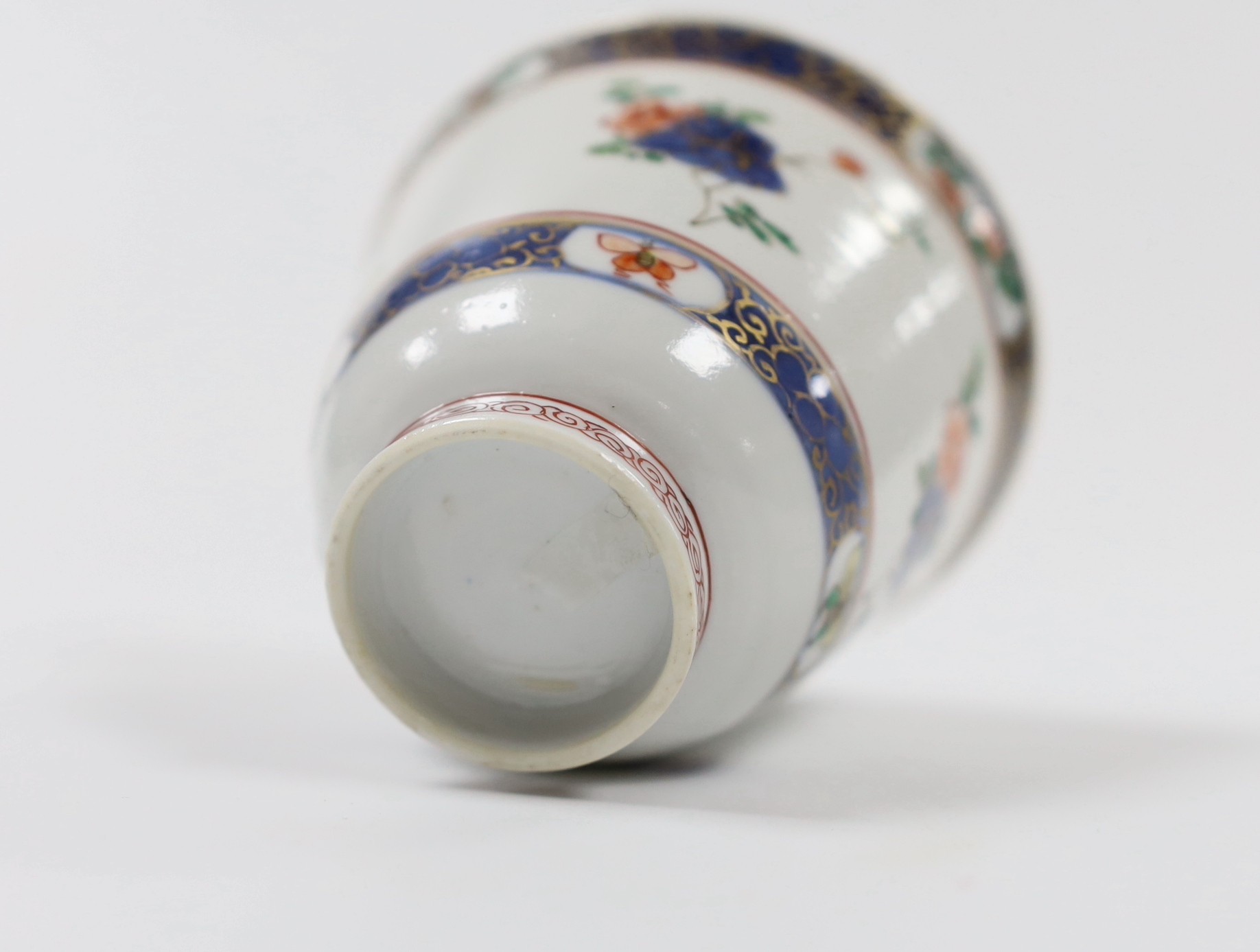 A Chinese Kangxi famille verte tea bowl (hairline crack)